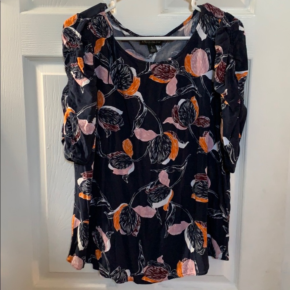 A Pea in a Pod Top